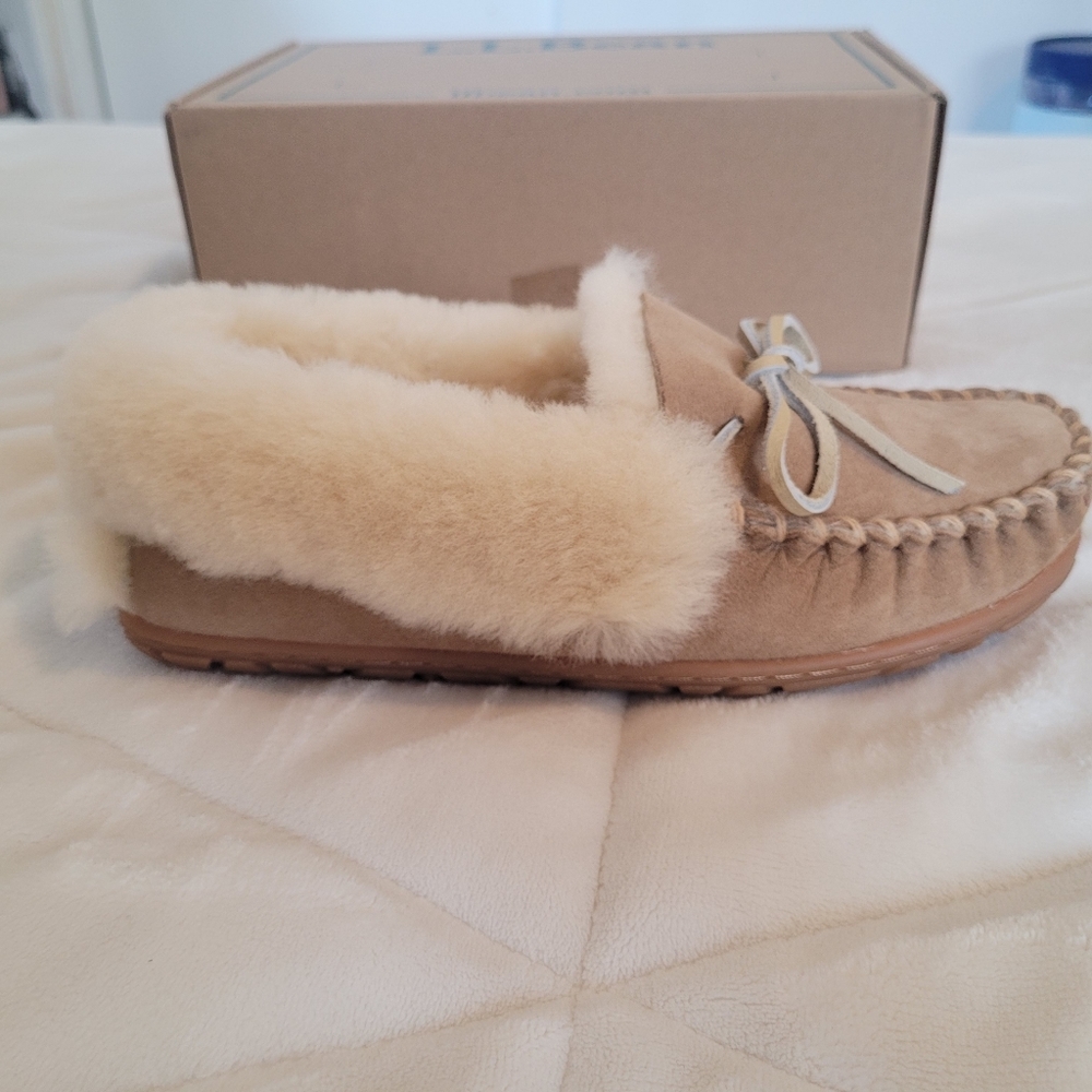 L.L. Bean Women's Wicked Good Moccasins Size 8 - Picture 6 of 7